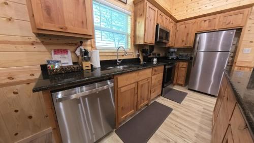 Pet Friendly, New Cabin in Charming Calera in Calera (OK)