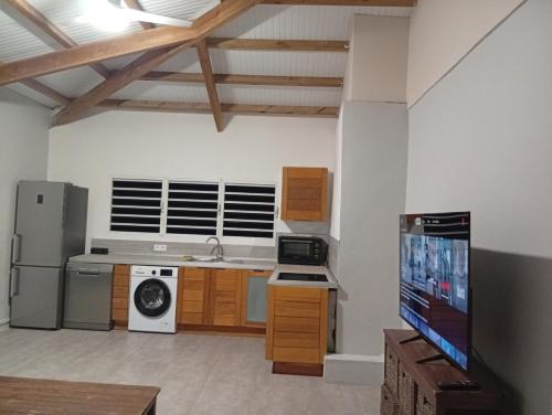 T2 tele 60 pouces Netflix clim Induction lave vaisselle in Saint-Joseph
