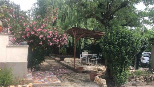 Dārzs, Logement proche des thermes in Allegre-les-Fumades