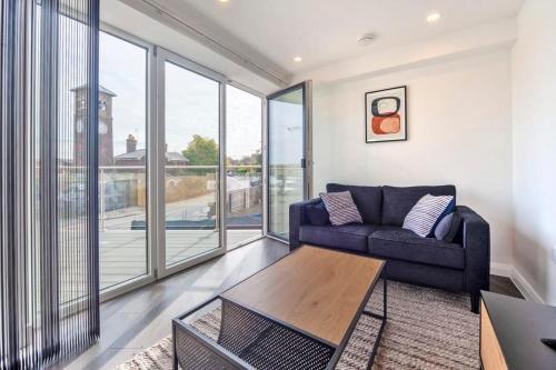 Ashford Town Centre - 1BR with fast WiFi & Balcony – khách sạn tại Ashford