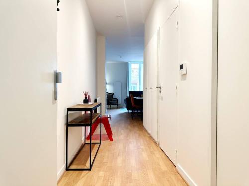 Charming 1-Bedroom Apartment in Prestigious 16th Arrondissement - image 6