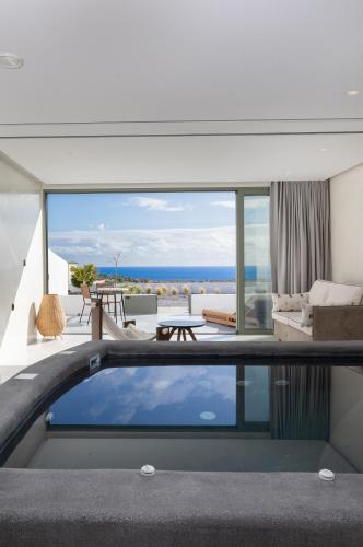 منظر, Acro Caldo Suites in أكروتيري