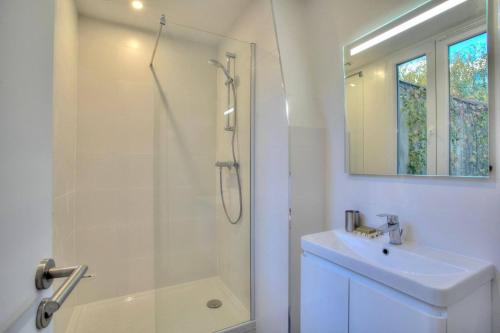 Elegant and comfortable apartment in Paris 17th arrondissement - image 7