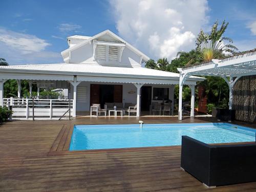 Villa Paradis - vue mer, piscine, jacuzzi et accès à la plage Gros Sable