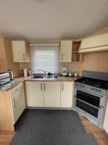 The Perfect Escape 2 Bedroom Static Caravan Pet Friendly in Clarach
