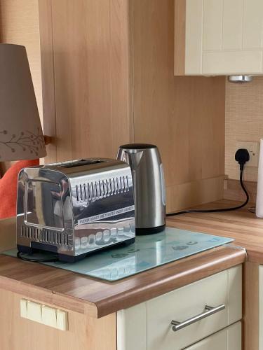 The Perfect Escape 2 Bedroom Static Caravan Pet Friendly in Clarach