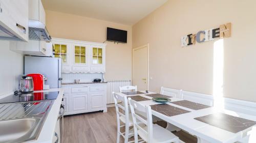 The Modern Stay - with Terrace, Wi-Fi, Parking Lot in Serravalle Pistoiese