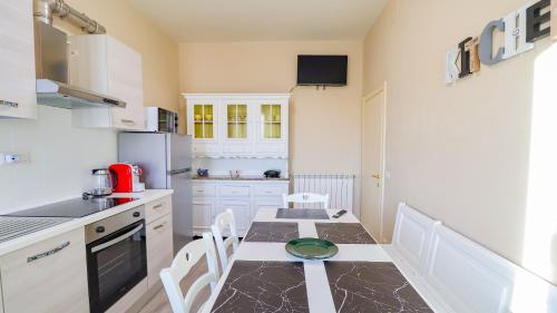 The Modern Stay - with Terrace, Wi-Fi, Parking Lot in Serravalle Pistoiese