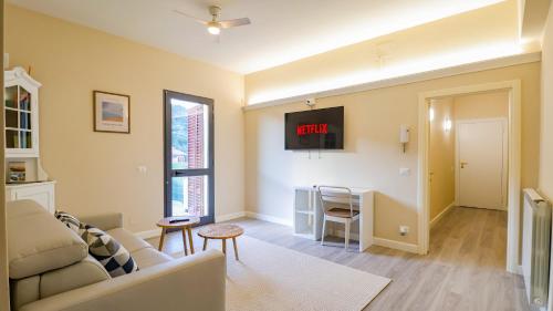 The Modern Stay - with Terrace, Wi-Fi, Parking Lot in Serravalle Pistoiese