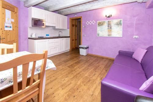 2 twin beds, 1 sofa bed