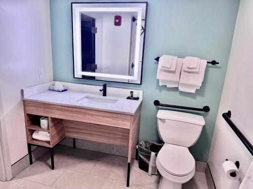 Sleep Inn near Outlets - image 41