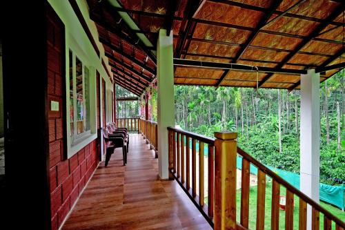 Dadad Gadde Nature Stay - Estate, Home Food, Near to Falls & Sightseeing in Bugadahalli