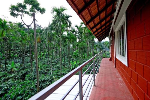 Dadad Gadde Nature Stay - Estate, Home Food, Near to Falls & Sightseeing in Bugadahalli