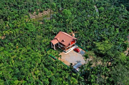 Dadad Gadde Nature Stay - Estate, Home Food, Near to Falls & Sightseeing in Bugadahalli