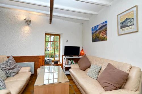 Maison avec vue, grand terrain clos, bain nordique privé toute l'année, animaux acceptés (Maison avec vue, grand terrain clos, bain nordique prive toute l'annee, animaux acceptes) in Aleu