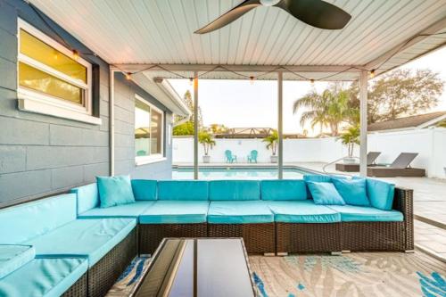 Luxe Family Friendly Retreat w Heated Pool Oasis in Holiday (FL)