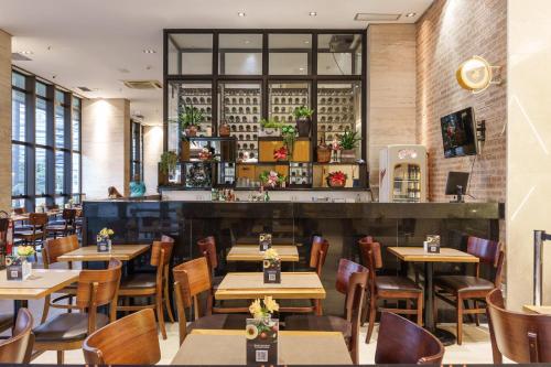 餐廳, 卡利南喝普魯斯尊貴酒店 (Cullinan Hplus Premium) in 紀念軸