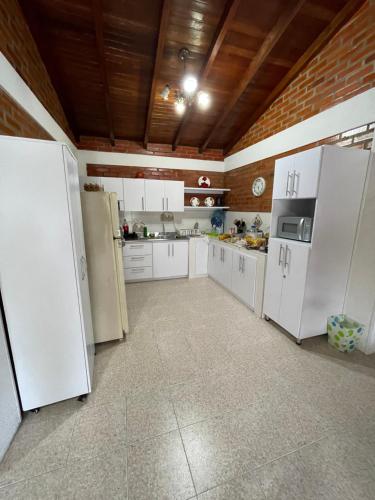 Peaceful 4 bedroom Cottage with pool