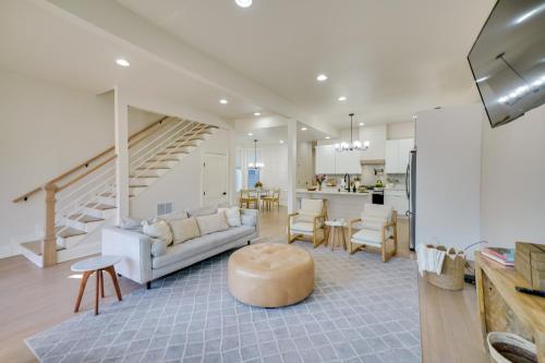 Heart of Bay View Neighborhood! Modern Retreat – khách sạn tại Bay View