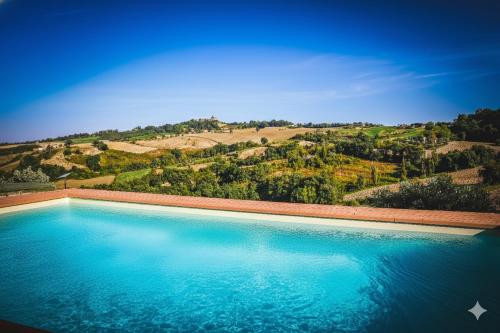 Chalet con Piscina "Il Girasole" Relax in Campagna in Sant' Ippolito