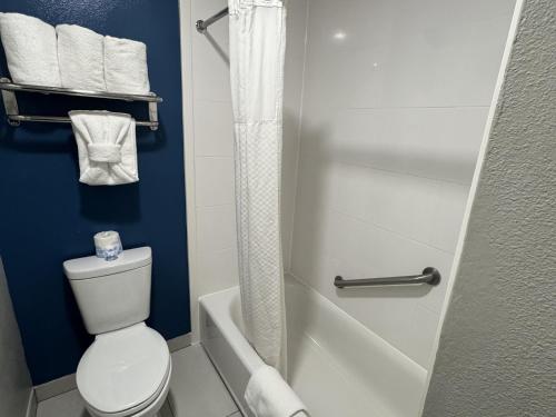 La Quinta Inn by Wyndham Auburn Worcester - image 40