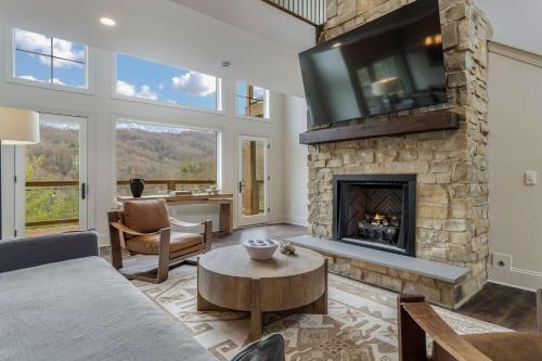 Luxury Home w Hot Tub & Mt Views - Otter Run #2 - image 3