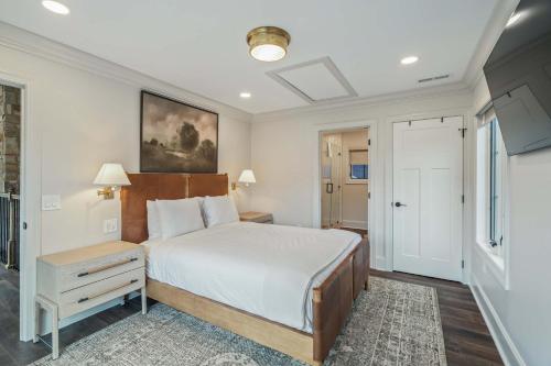 Luxury Home w Hot Tub & Mt Views - Otter Run #2 - image 7