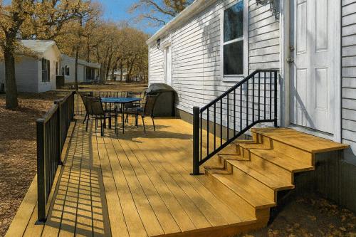 . Lake Access and Easy Living at West Battle Lake