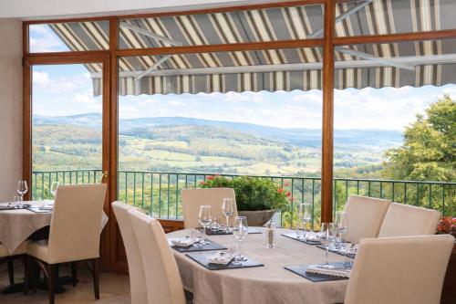 . Logis Hôtel-Restaurant Au Vieux Morvan, au cœur de la Bourgogne, Piscine & Spa, Hôtel Climatisé