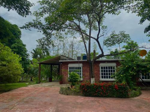 Villa Ixora-Casa privada 1 recamara en Agua Dulce in La Venta