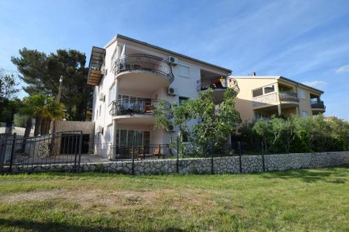  Apartments Matijević, Unterkunft in Čižići