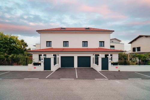 Villa 12 pers-Perfect location Eurexpo, Stade OL - Location saisonnière - Tignieu-Jameyzieu