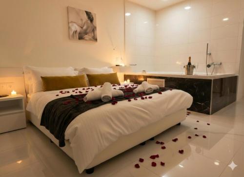 Jacuzzi Oasis & Romantic, near Acropolis, Athens