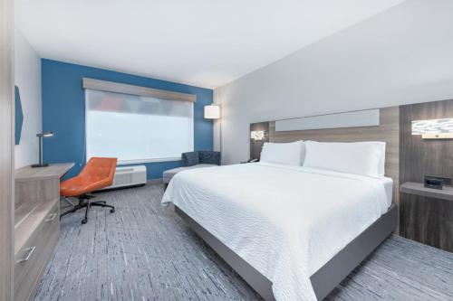 Holiday Inn Express and Suites Beeville by IHG
