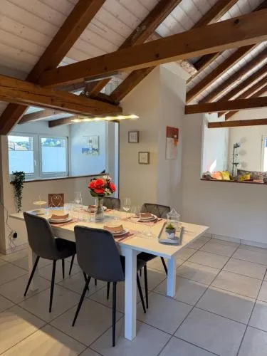 Schöne Dachwohnung möbliert und mit Parkmöglichkeiten in Burgdorf, Schweiz