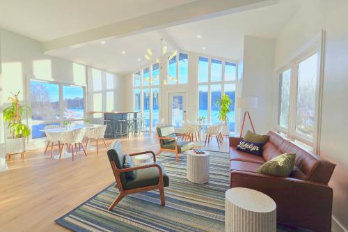Koplietošanas atpūtas telpa ar TV, Lakelyn Lodge in Lakeville (PA)