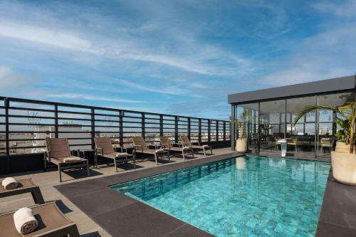 수영장, Courtyard by Marriott Casablanca Downtown in 마리프