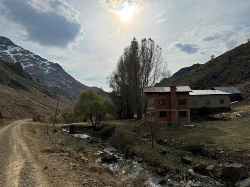 Çakıroğlu Beyler Çifliği (Cakıroglu Beyler Cifligi) in Demirkapı