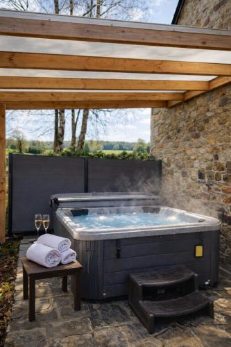 Karstais baseins, Le refuge de Séve - Domaine entier - 8 chambres - 15 pers - 6 sdb - Billard et Jacuzzi (Le refuge de Seve - Domaine entier - 8 chambres - 15 pers - 6 sdb - Billard et Jacuzzi) in Mominjesa