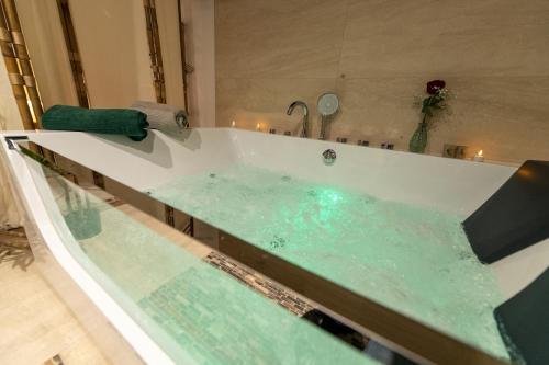 ZenKo Suite -Climatisation - Spa & Sauna privé - Hypercentre