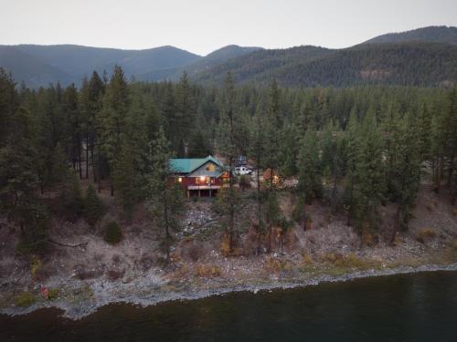 Clark Fork River Lodge - Western Montana