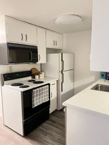Karmen's Lake Cottage A2 - Double Room – khách sạn tại Sân Bay Quốc Tế Sea Tac