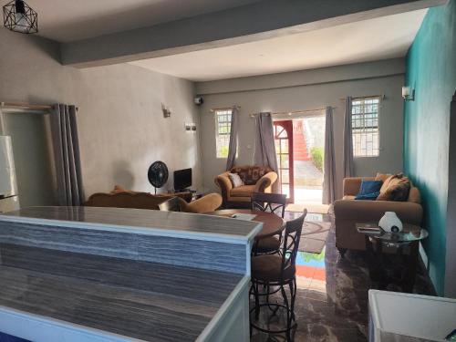Attrezzature e servizi, Airport Heights Apartment in Arnos Vale
