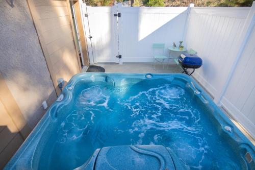 Quail Suite HOT TUB BBQ Sleeps 2 in Ahwahnee (CA)