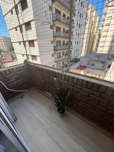 Depto 2 amb con balcon, muy buena ubicacion in Ramos Mejía