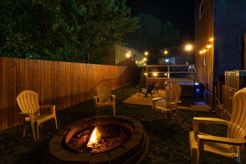 Hot Tub Firepit Corn Hole BBQ Game Room Spa Bath in Lake City (KY)