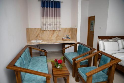 HILL SIDE RESORT - Ella - image 4