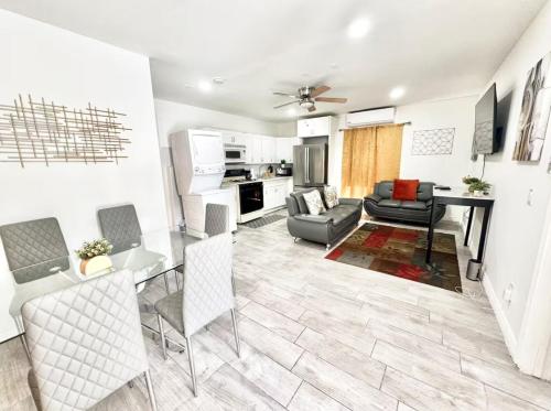 客房, Campo Rd 2BR 1BA | Near Zoo & Downtown SD in 拉米薩