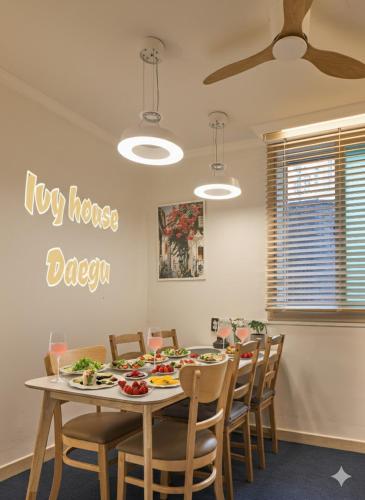 Banwoldang Stn 3min, 2F 4pm & 3F 8pm Check-in, Table for 6, Hotel bedding, Luggage Storage