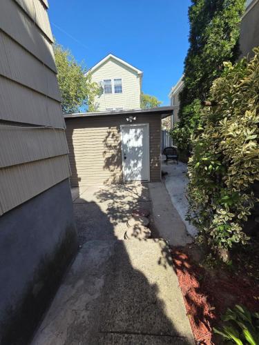Queen Detached Studio 1 in Irvington (NJ)